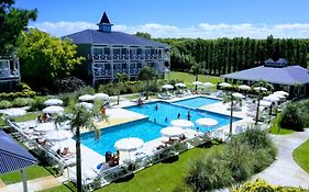 Howard Johnson Hotel & Convention Center Madariaga - Carilo
